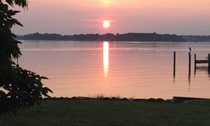 St. Michaels House | Waterfront Property, kayaks, private dock, near town