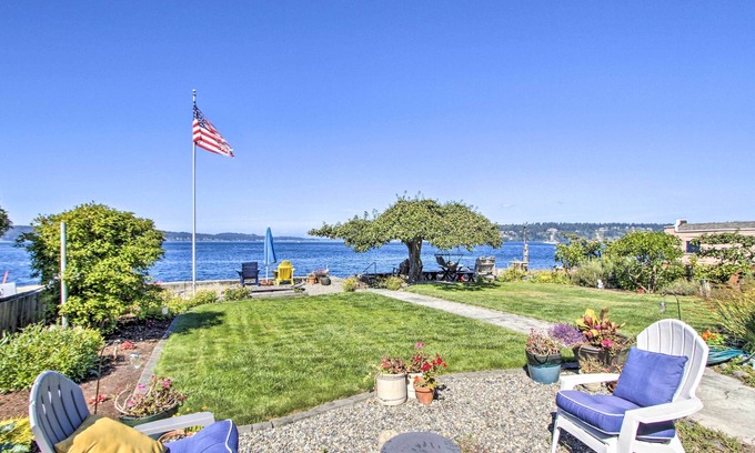 University Place House | Waterfront Puget Sound Retreat: Steps to Beach!