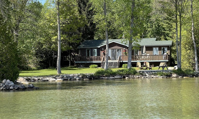Ramara Cottage | Waterfront & Pvt Beach 120’Shoreline: SHALLOW/Sandy: Perfect for Little Kids!