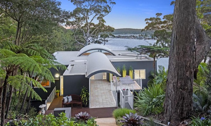 Daleys Point House | Waterfront Retreat at Daleys Point