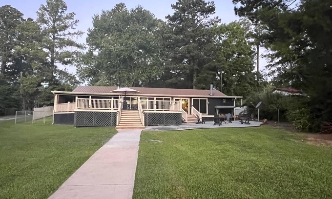 Negreet House | Waterfront Retreat in Toledo Bend
