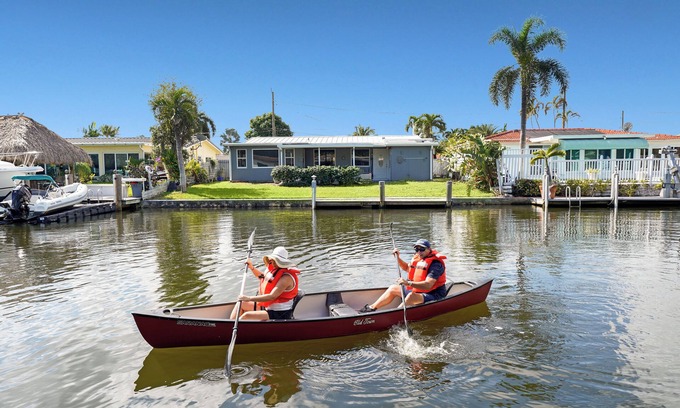Argonaut Isle House | Waterfront Retreat Near FLL/Hollywood/Dania - 2BR w/BBQ, Kayaks & Beach Access