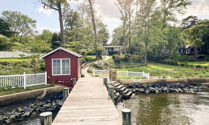 Severna Park House | Waterfront River Breezes with private pier, parking and billiards room