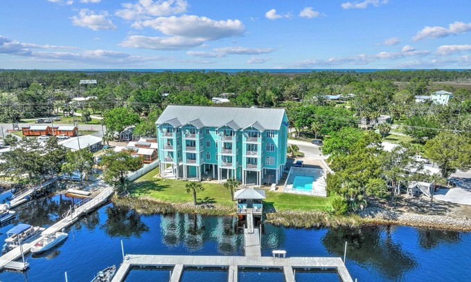 Steinhatchee Condo | WATERFRONT, RIVERS EDGE CONDO #2C-BLDG 2 *PRIVATE DOCK and ASSIGNED BOAT SLIP!