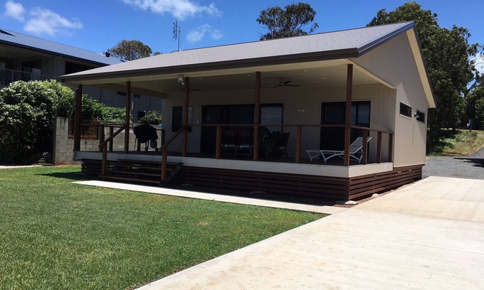 Brisbane Waterfront House | Waterfront Russ Vegas