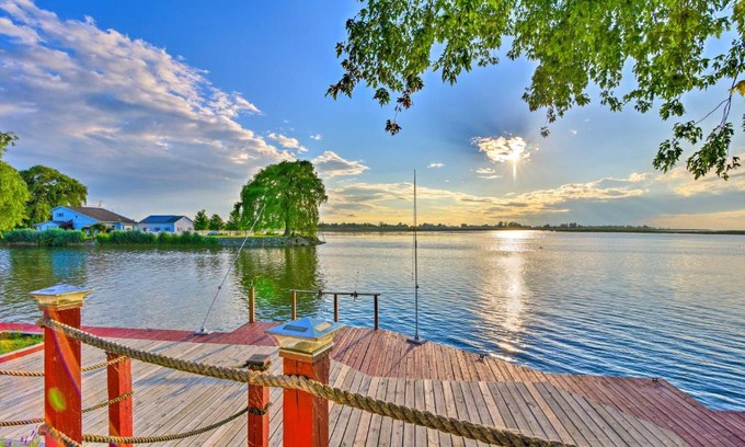 Gilford House | Waterfront Saginaw Bay Retreat with Grill and Yard!