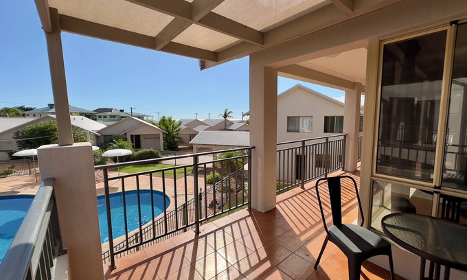 Kalbarri Villa | Waterfront | Sleeps 4 | Resort Pool