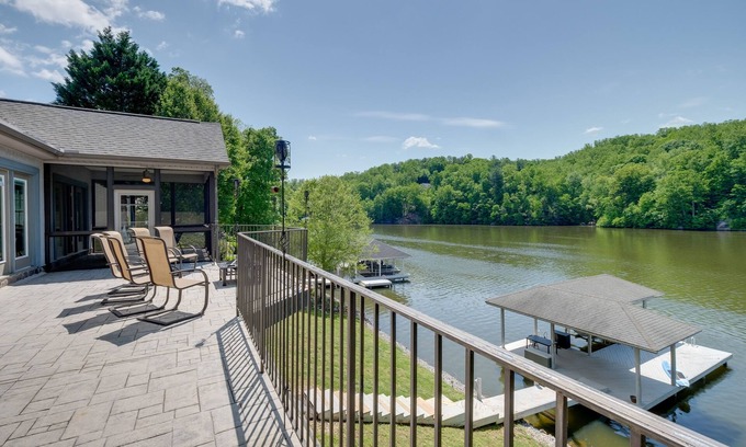 Goodview House | Waterfront Smith Mountain Lake Home w/Boat Dock!