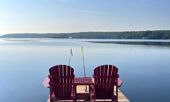 Buckhorn Cottage | Waterfront spacious cottage flat with scenic view in Buckhorn Lake