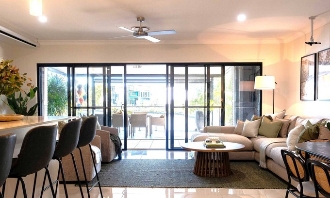 Maroochydore House | Waterfront Stay at Sunshine Villa
