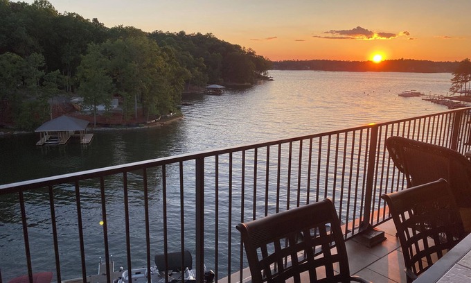 Dadeville Condo | Waterfront Top Corner Unit,Amazing Sunset Views,Pool&Slide,Marina,Golf, 3 bedrms