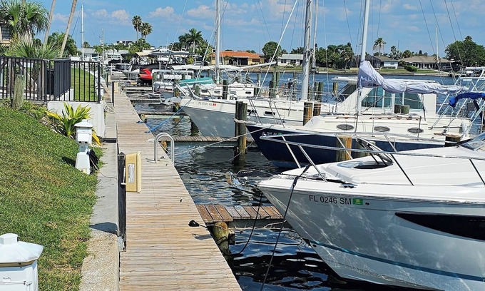 Apollo Beach House | WATERFRONT townhome in Apollo Beach; community pool, short walk to restaurants!