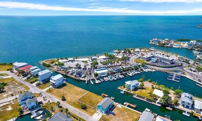 Hudson Beach Estates House | Waterfront Vacation Home with Gulf view- Boaters Paradise