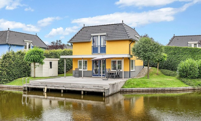 Midlaren House | Waterfront Villa Near Groningen