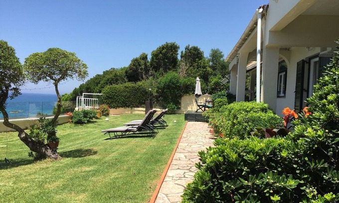 Chalikounas Villa | WATERFRONT VILLA SEAHORSE BAY- HALIKOUNAS