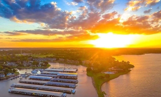 Walden on Lake Conroe Condo | Waterfront Walden Lodge! Discounted Monthly Stays!
