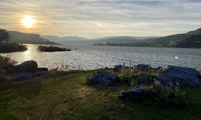 Rowena House | Waterfront Windsurf House for rent on private beach in Rowena