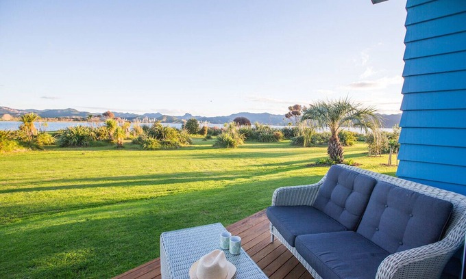 Matarangi Cottage | Waterfront Wonder - Matarangi Holiday Home