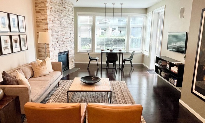 Downtown Seattle Condo | Waterfront Wonderful: 2bed Apt close to Pike Place Mkt and Cruise Terminals