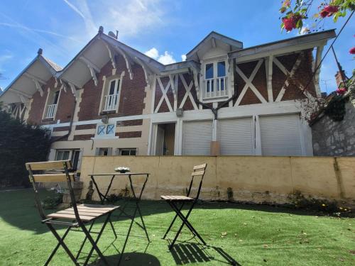 Vernon House | Waterlily et Coquelicot house
