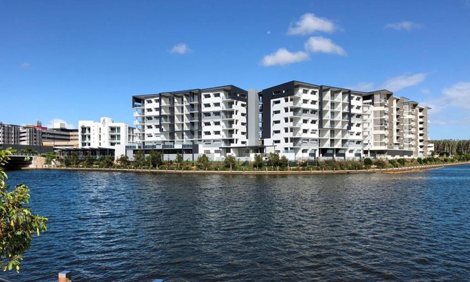 Birtinya Hotel | Waterline at Oceanside