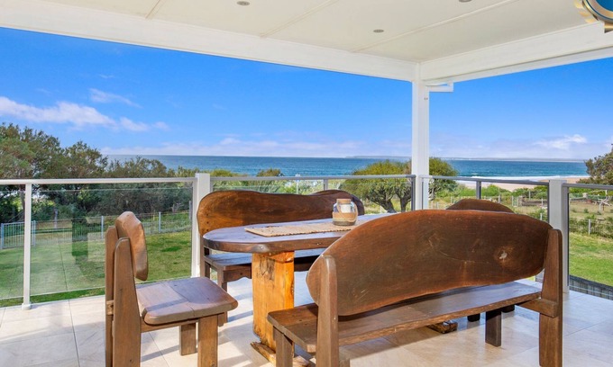 Culburra Beach House | Watermans - Pet Friendly - 1 Min Walk to Beach