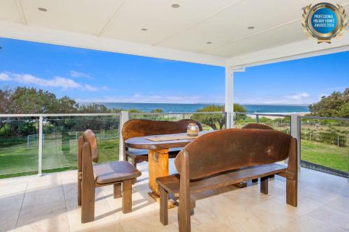 Culburra Beach House | Watermans Pet Friendly 1 Min Walk to Beach