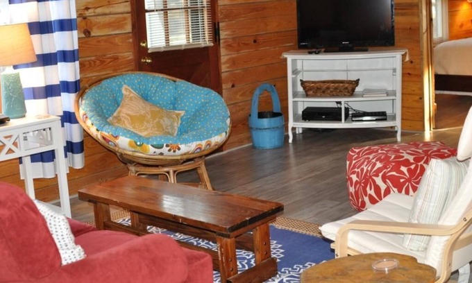 Tranquil Harbour House | Wateroak shaded home with screened porch one direct block from beach