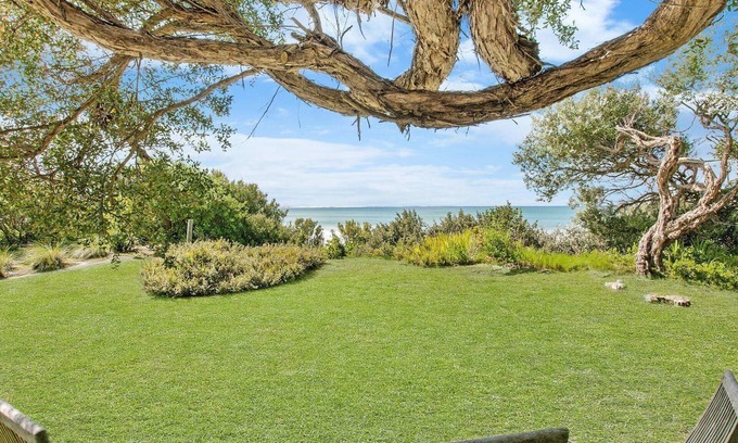 Port Fairy Apartment | Waters Edge - affordable beachfront apartment