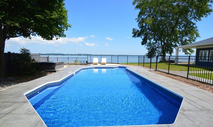 Geneva Bed & Breakfast | Waters Edge B&B Resort