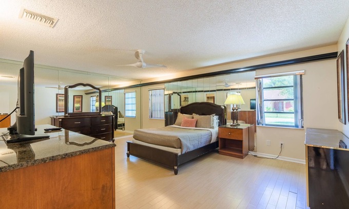 Lauderhill House | Waters Edge Manor | Lake View + Pool!