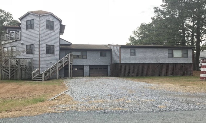 Deep Hole House | Waters Edge - Waterfront Vacation Home on Chincoteague Island Virginia