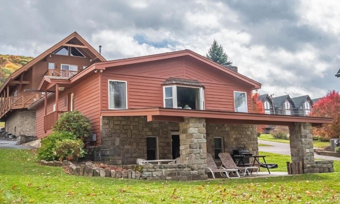 McHenry House | Waters Edge