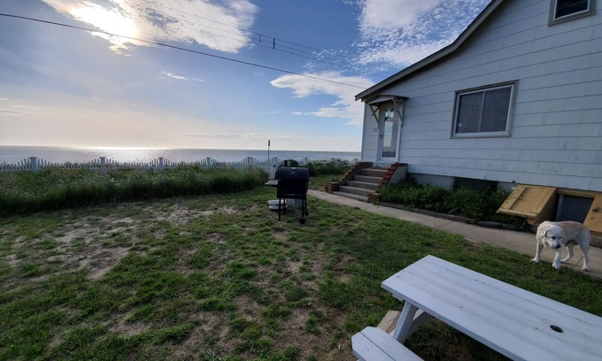 Town Bank House | WATERS EDGE VILLA BEACH FRONT Pet Friendly N.Cape May