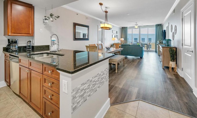 Fort Walton Beach House | Waterscape A611 - Top floor condo with a Lazy River