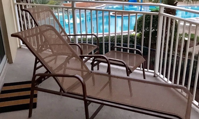 Fort Walton Beach Condo | Waterscape B210 COMPLETE REMODEL OCEAN & POOL VIEW! BEACH SERVICE! 2 KINGS BEDS!