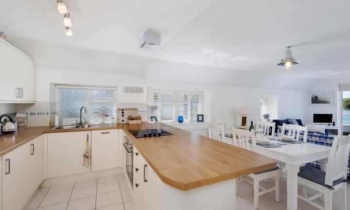 Kingsbridge House | Waterside 2 bed town house