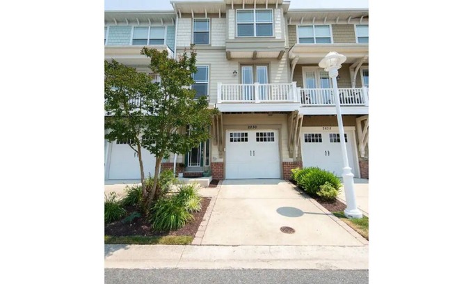 Cambridge House | Waterside 4-Bedroom Chesapeake Styled Townhome