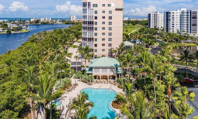 South Island Condo | Waterside #835: Bayscape Bliss 3BR/2BA Condo w/ Pool!