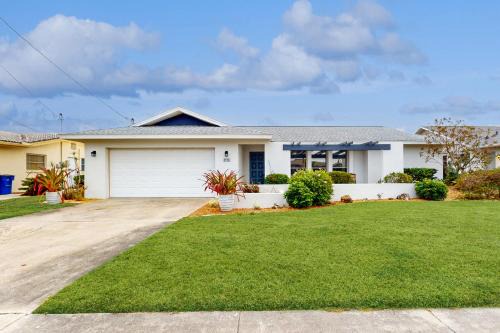 Lochmoor Waterway Estates House | Waterside Tranquility