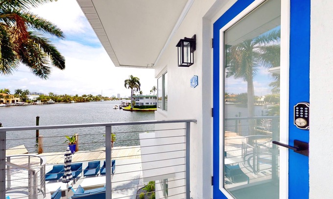 Nurmi Isles Apartment | Waterview 1 bedroom Luxury Condo