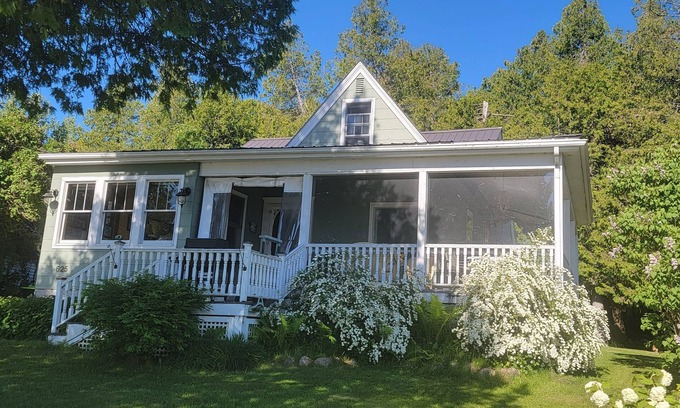 De Tour Village House | Waterview Home - in town, across from the Marina