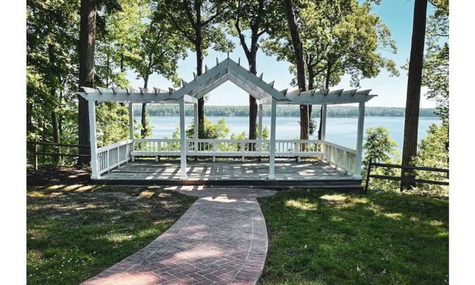 Midlothian House | “WaterView” The Manor house, waterfront property with stunning views