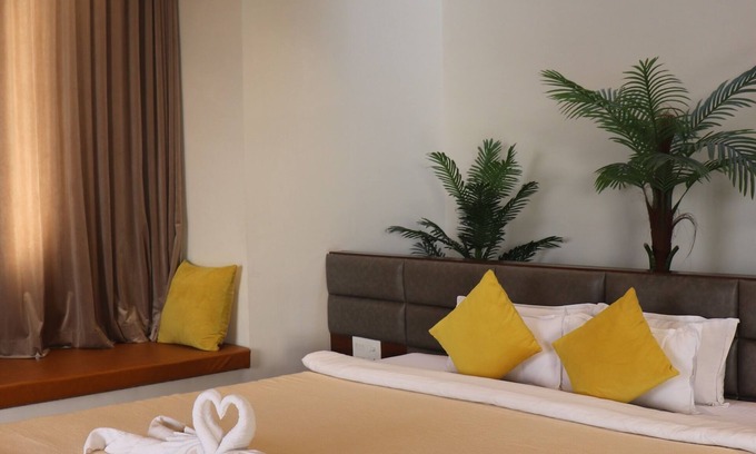 Mahiravani Villa | Waterville by Ebony Stays – Luxury 7BHK Nashik Villa with Lawn & Bonfire