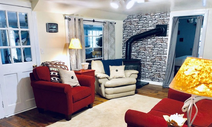 Farrandsville Cabin | WATERVILLE-conv located, cottage in the woods-close Rail Trail, PINE CREEK