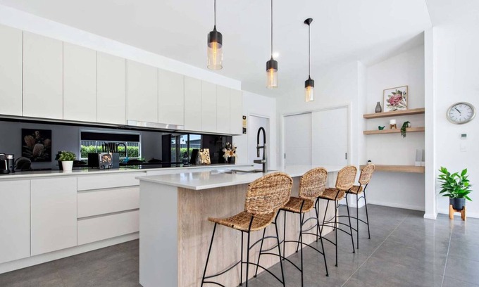 Butlers Falls House | Waterway Retreat - Serene Living, Entertains 8