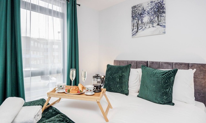 Watford Apartment | Watford Cassio Luxury - Modernview Serviced Accommodation