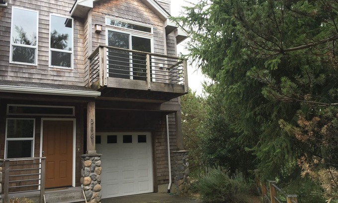 Manzanita House | Watson's Haus: Walk to Beach and Town! MCA#1591