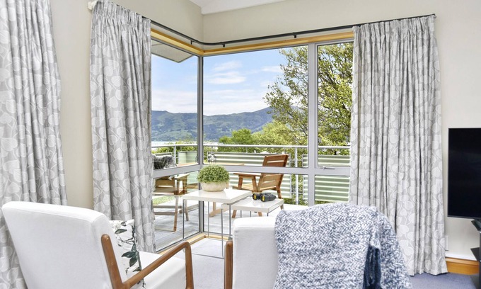 Akaroa House | Watson St - Peaceful Akaroa Retreat