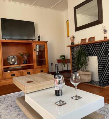 Hamilton East House | Watts, A Cosy Escape